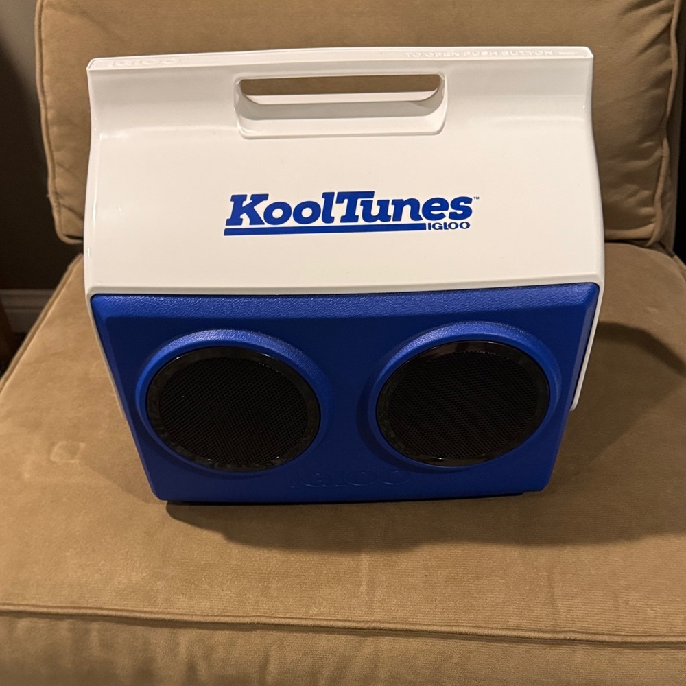 Igloo KoolTunes Blue and White Speaker Cooler